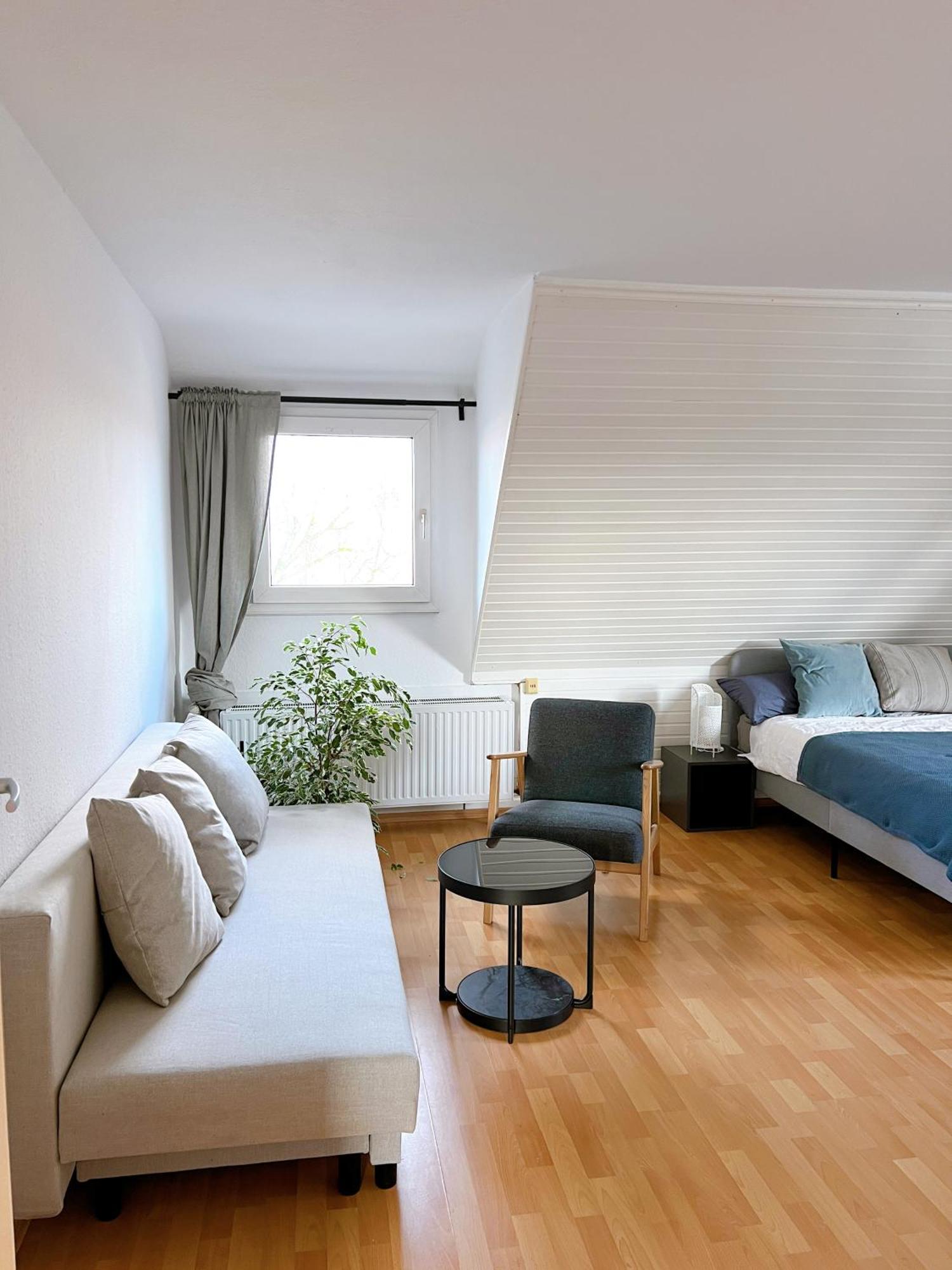 City House نيوس المظهر الخارجي الصورة